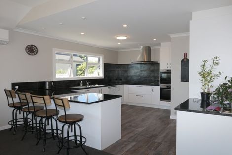 Photo of property in 104 Seaview Road, Paraparaumu Beach, Paraparaumu, 5032