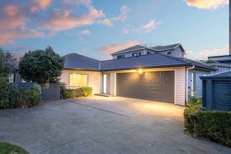 Photo of property in 5 Tongariro Drive, Aotea, Porirua, 5024