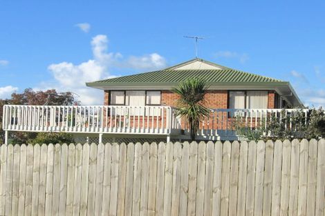 Photo of property in 2/4 Rakaia Rise, Clover Park, Auckland, 2019