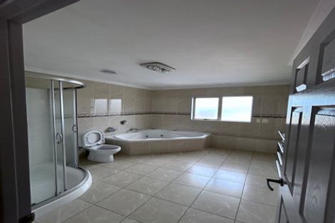 Photo of property in 42 Ballymore Drive, Pinehill, Auckland, 0632