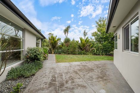 Photo of property in 4 Links Drive, Waiwhakaiho, New Plymouth, 4312