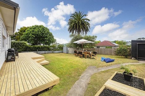 Photo of property in 16 Great North Road, Riverhead, 0820