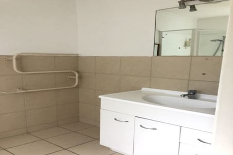 Photo of property in 2/66 Buscomb Avenue, Henderson, Auckland, 0610