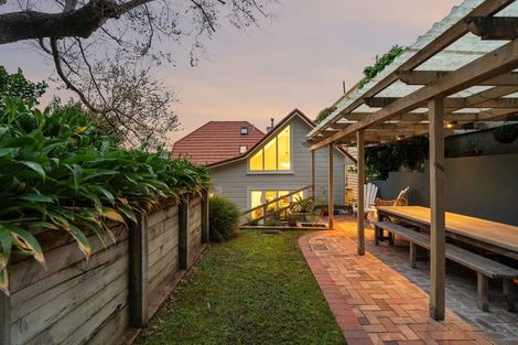 Photo of property in 210 Oriental Parade, Oriental Bay, Wellington, 6011