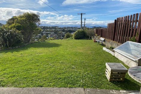 Photo of property in 60 Ruskin Road, Newlands, Wellington, 6037