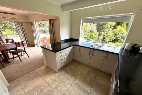Photo of property in 6 Nea Place, Hillcrest, Auckland, 0627