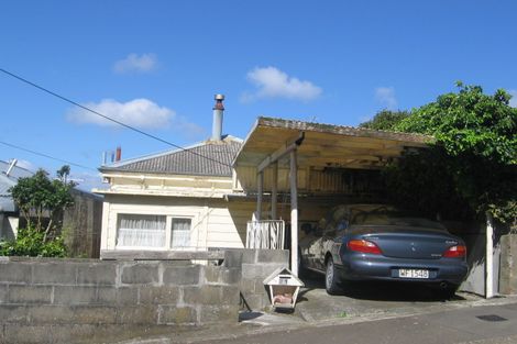 Photo of property in 21 Sugarloaf Road, Brooklyn, Wellington, 6021