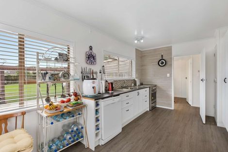 Photo of property in 65 Sandspit Road, Waiuku, 2123