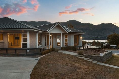 Photo of property in 2 Island View Place, Wanaka, 9305