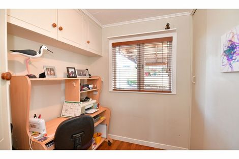 Photo of property in 9 Moffat Road, Red Beach, 0932