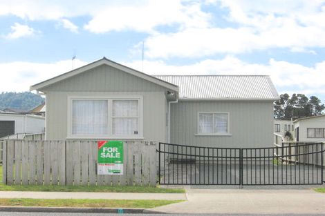 Photo of property in 308a Ocean Road, Whangamata, 3620