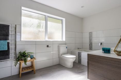 Photo of property in 103 Kakariki Grove, Waikanae, 5036