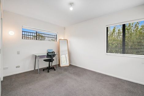 Photo of property in 2/20 Tawavale Crescent, Totara Vale, Auckland, 0629