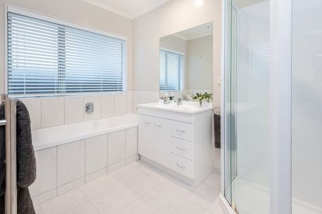 Photo of property in 17a Drake Street, Howick, Auckland, 2014