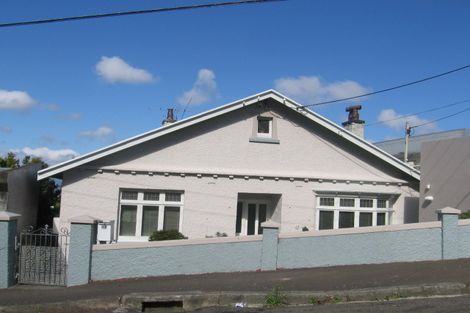 Photo of property in 17 Sugarloaf Road, Brooklyn, Wellington, 6021