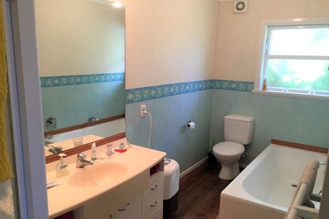 Photo of property in 3 Salford Street, Newlands, Wellington, 6037