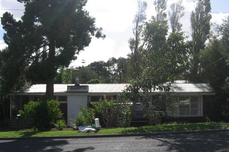 Photo of property in 11 Norman Road, Titirangi, Auckland, 0604