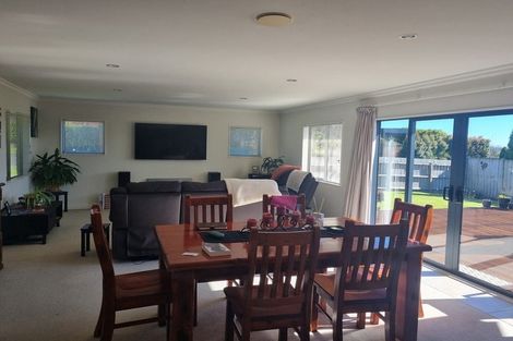 Photo of property in 6 Mcwhirters Farm Lane, Massey, Auckland, 0614