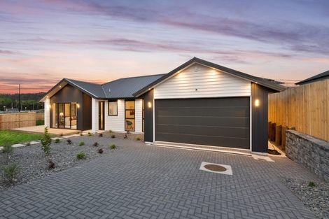 Photo of property in 7 Kiokio Place, Swanson, 0614