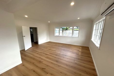 Photo of property in 1/16 Kaponga Crescent, New Lynn, Auckland, 0600