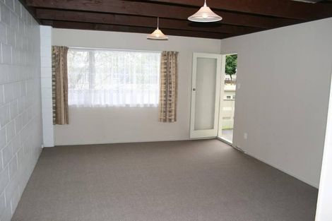 Photo of property in 9/5 Keeling Road, Henderson, Auckland, 0612