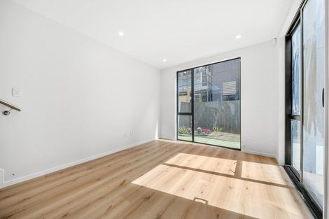 Photo of property in 102a Te Oneroa Way, Long Bay, Auckland, 0630