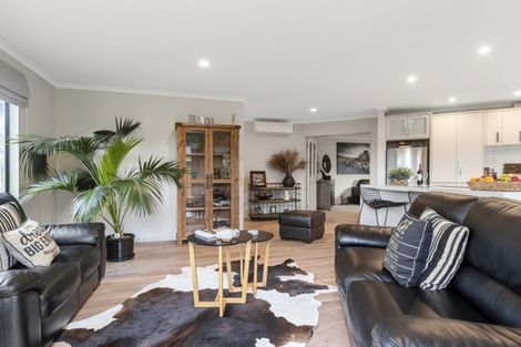 Photo of property in 636 Grenada Street, Papamoa Beach, Papamoa, 3118