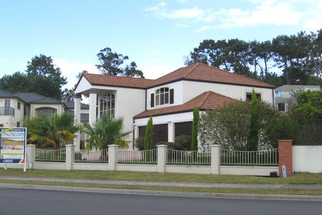 Photo of property in 21 Mansion Court, West Harbour, Auckland, 0618