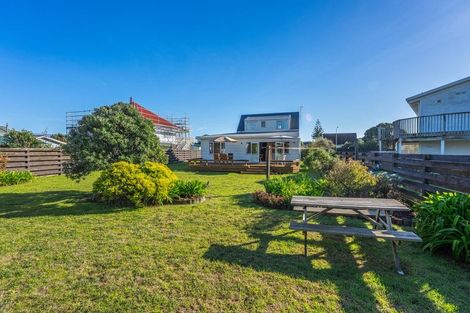 Photo of property in 114 Field Way, Waikanae Beach, Waikanae, 5036