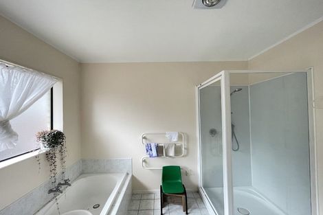 Photo of property in 12 John Brooke Crescent, East Tamaki Heights, Auckland, 2016