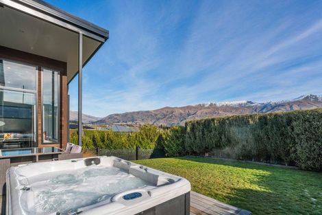 Photo of property in 25 Matipo Street, Wanaka, 9305