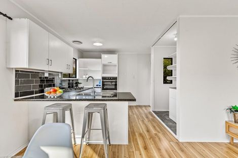 Photo of property in 12 Cameron Place, Ranui, Auckland, 0612