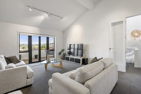 Photo of property in 10/8 Tobago Place, Sunnynook, Auckland, 0620
