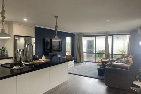 Photo of property in 10 Hopuni Way, Takanini, 2112