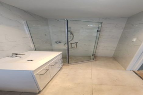 Photo of property in 39 Cascades Road, Pakuranga Heights, Auckland, 2010