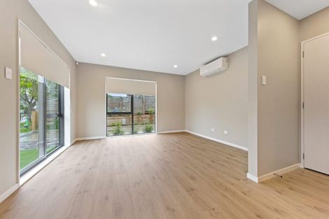 Photo of property in 47a Gossamer Drive, Pakuranga Heights, Auckland, 2010