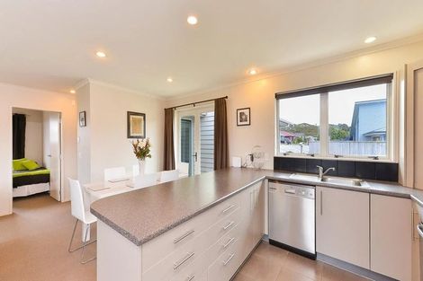 Photo of property in 31 Mcewen Crescent, Riverstone Terraces, Upper Hutt, 5018