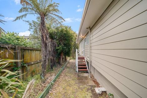 Photo of property in 2 Netherlands Avenue, Kelston, Auckland, 0602