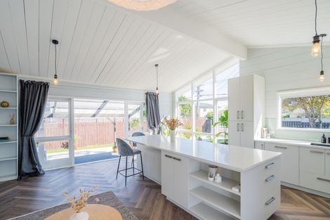 Photo of property in 62 Ngaio Road, Waikanae, 5036