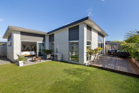 Photo of property in 10 Cassinia Close, Papamoa Beach, Papamoa, 3118