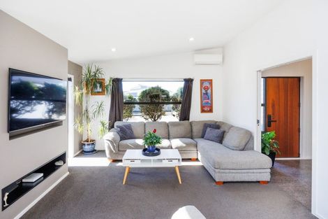 Photo of property in 51 Chestnut Close, Kelvin Grove, Palmerston North, 4414