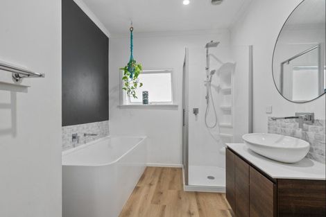 Photo of property in 14a Walsh Road, Westown, New Plymouth, 4310