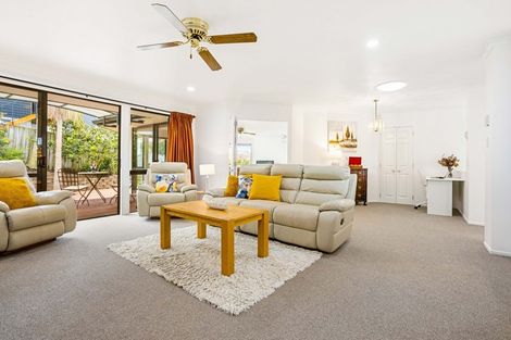 Photo of property in 10 Devana Court, Torbay, Auckland, 0630