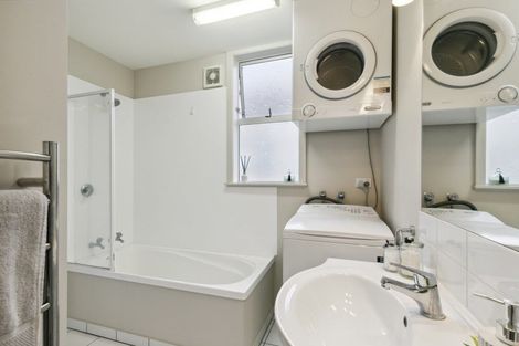 Photo of property in 127u3 Queens Drive, Lyall Bay, Wellington, 6022