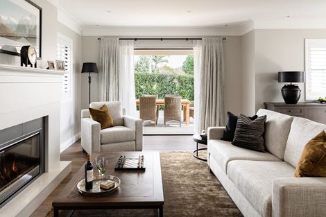 Photo of property in 5 Brianna Place, Karaka, 2113