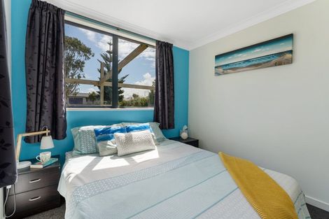 Photo of property in 8 Sand Dune Grove, Waikawa Beach, Manakau, 5573