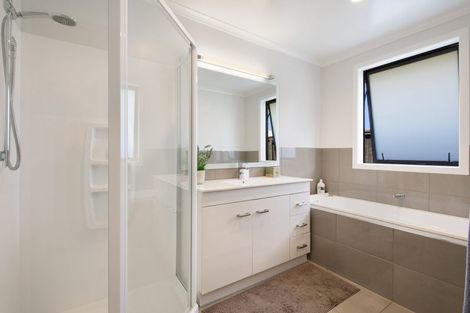 Photo of property in 8 Remana Crescent, Huapai, Kumeu, 0810
