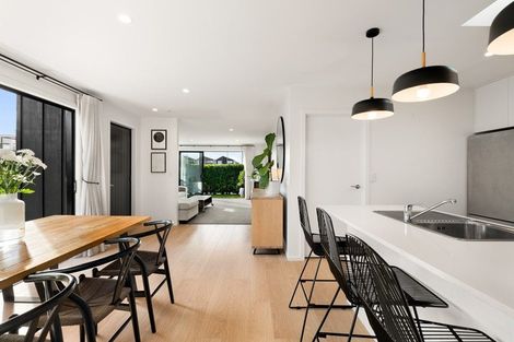 Photo of property in 24 Dignity Street, Papakura, 2110