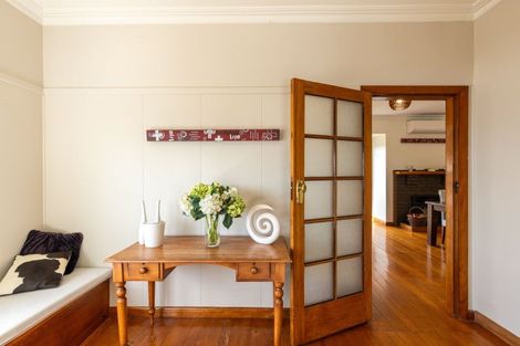 Photo of property in 407 Carrington Street, Upper Vogeltown, New Plymouth, 4310