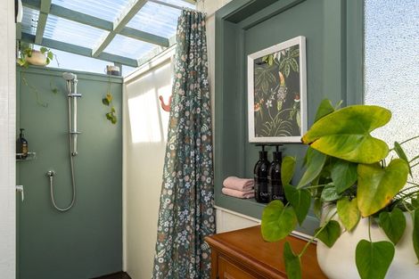 Photo of property in 21 Government Road, Raglan, 3225